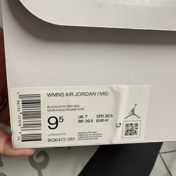 Air Jordan 1 mid Gym Red and black 9.5 - Picture 8 of 8